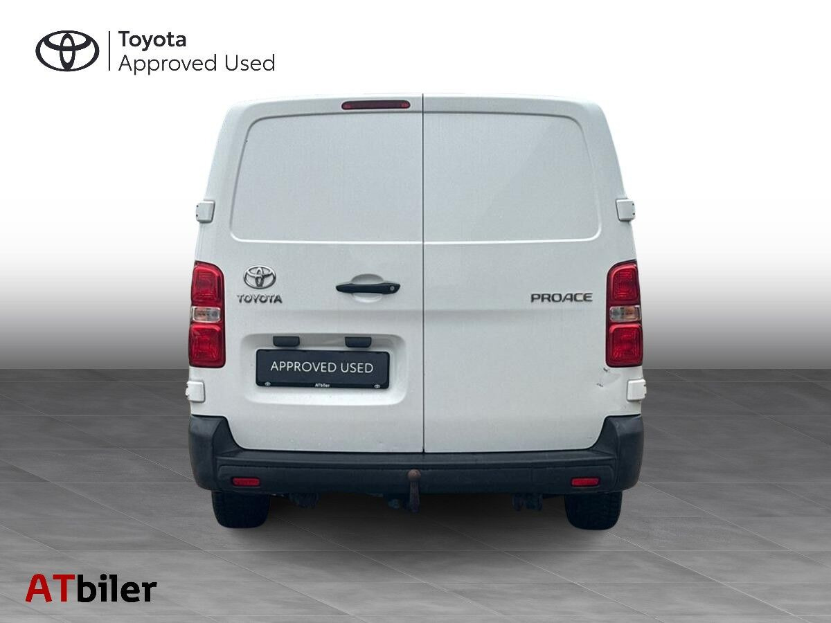 Hvid Toyota ProAce fra 2021