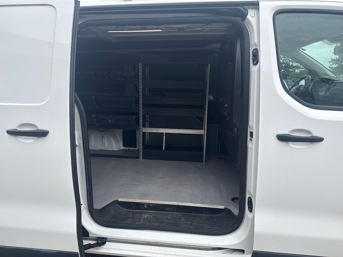 Hvid Toyota ProAce fra 2021