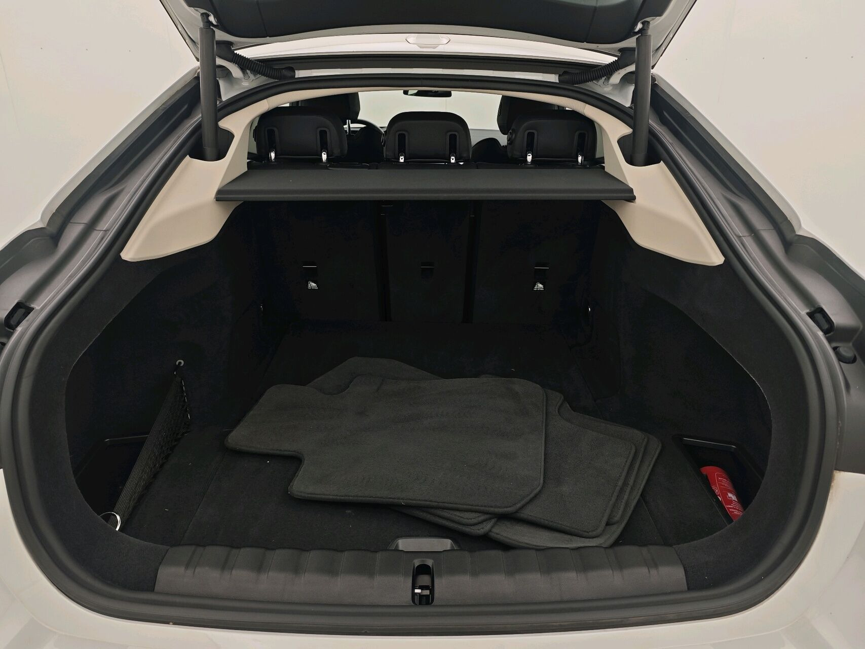 Hvid BMW i4 fra 2024