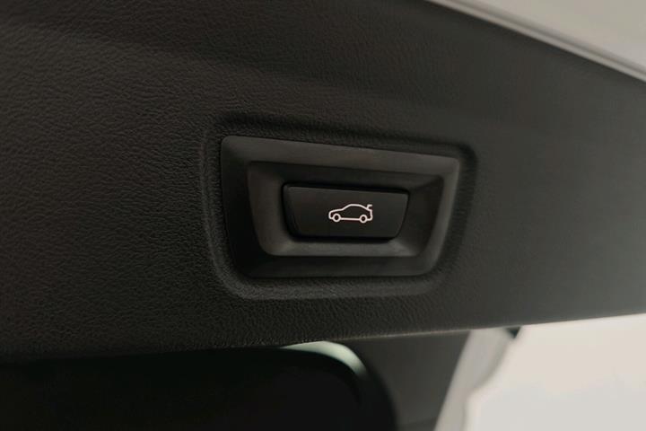 Hvid BMW i4 fra 2024