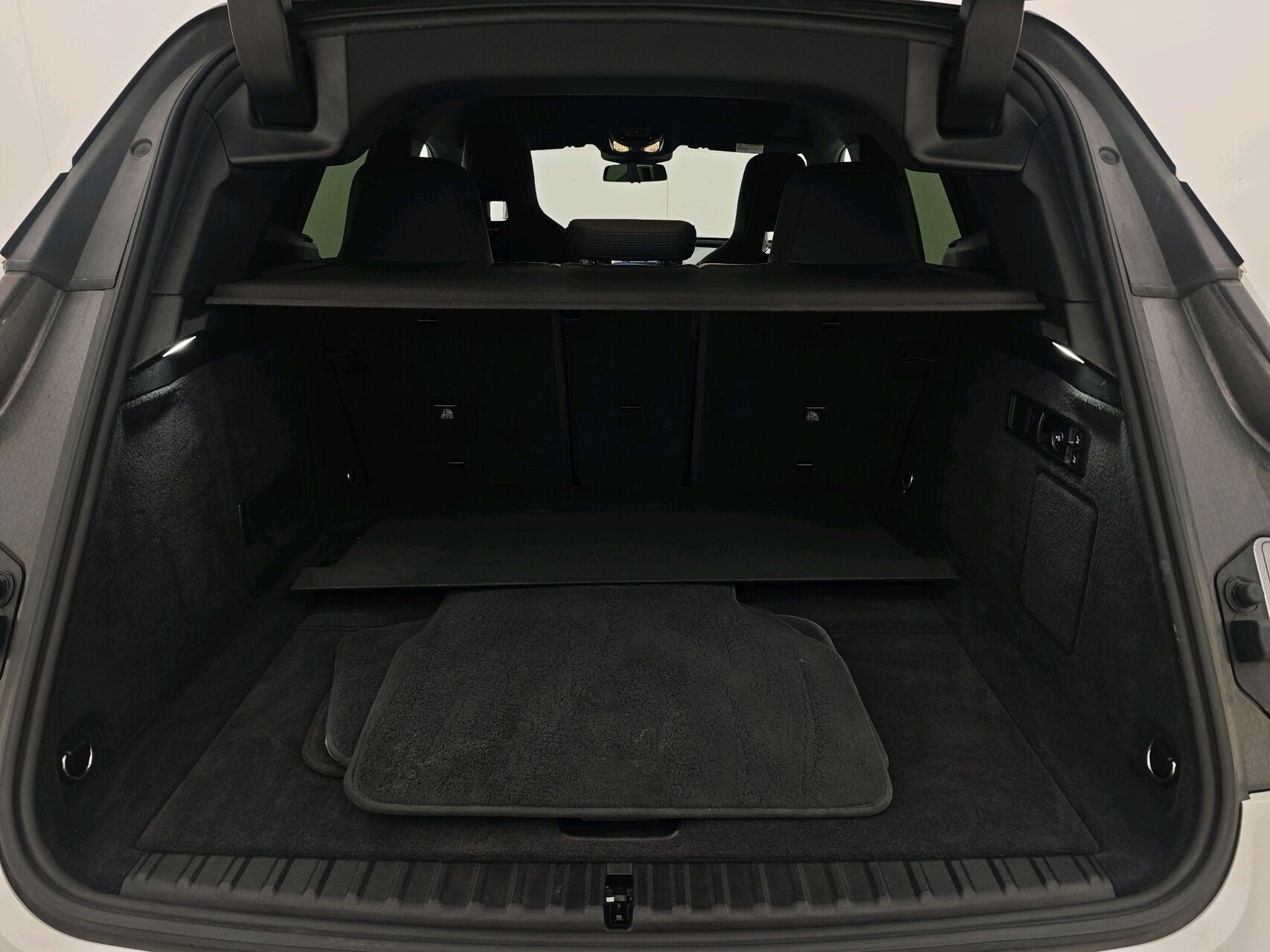 Hvid BMW iX fra 2022