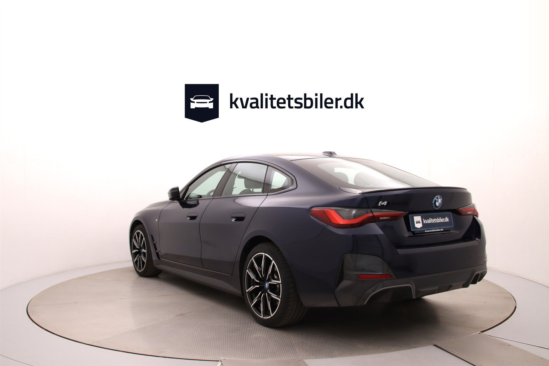 Blå BMW i4 fra 2023