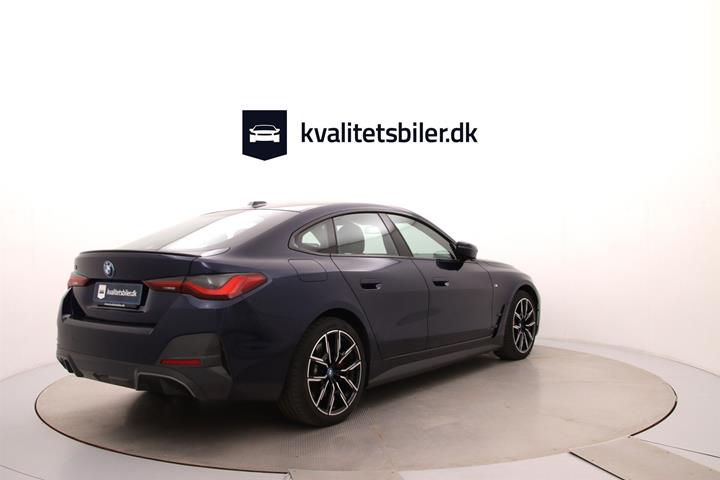 Blå BMW i4 fra 2023