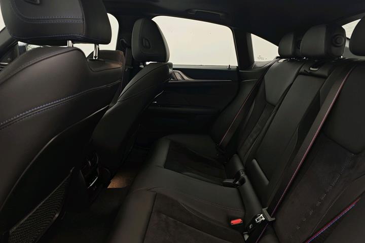 Blå BMW i4 fra 2023