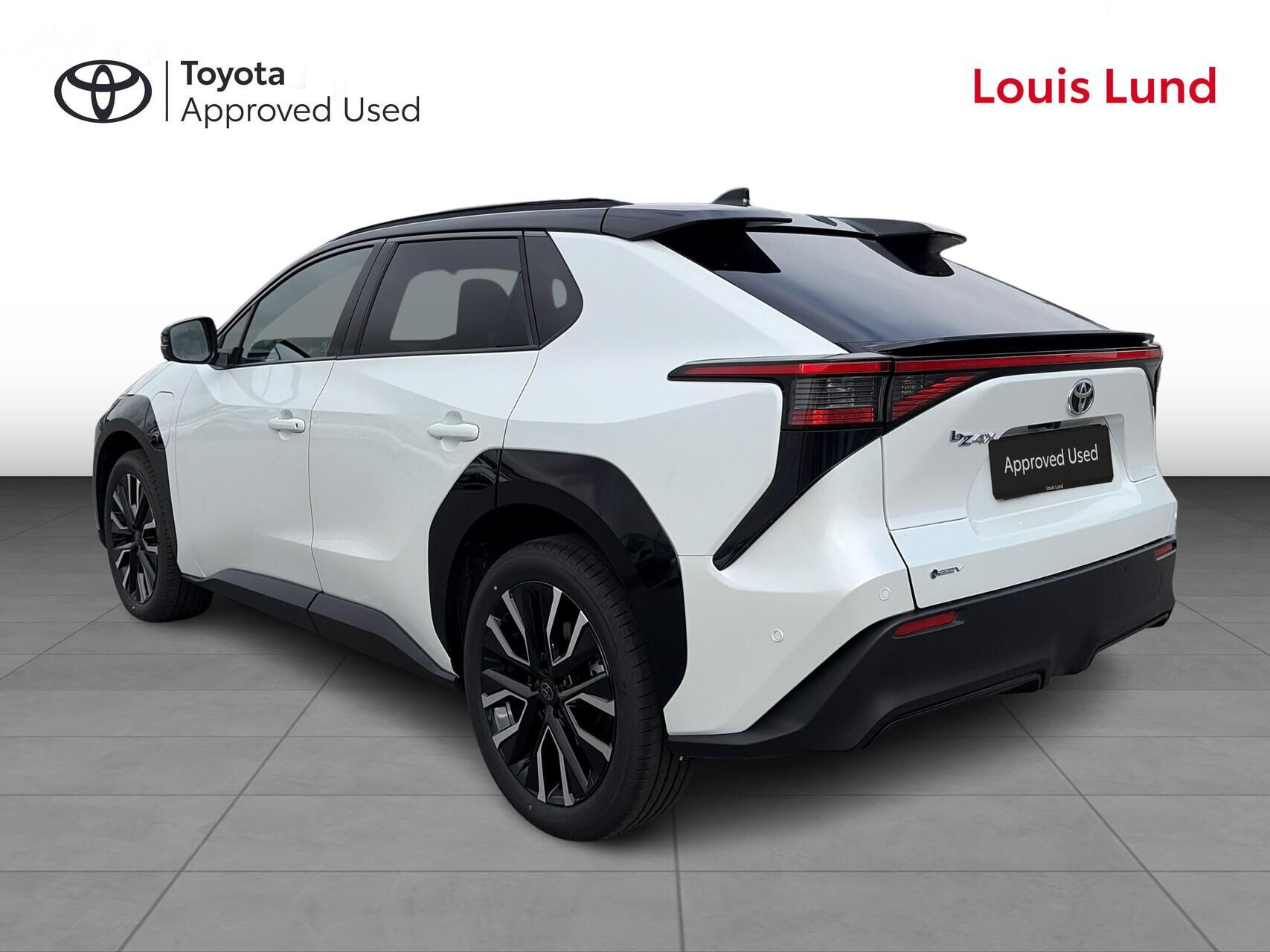 Hvid Toyota BZ4X fra 2026