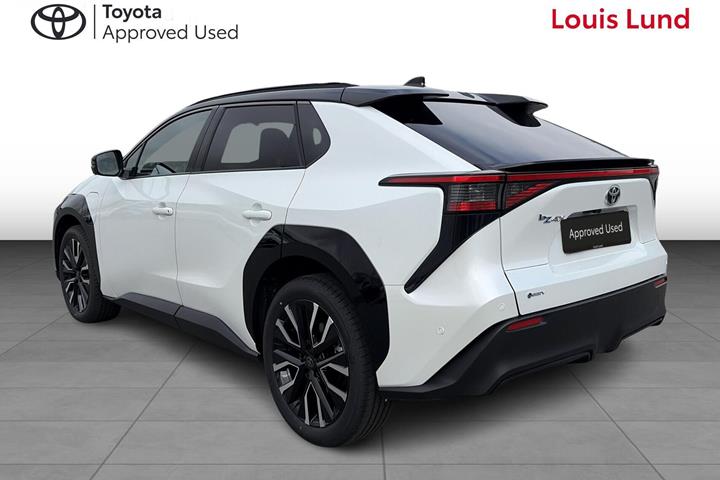 Hvid Toyota BZ4X fra 2026