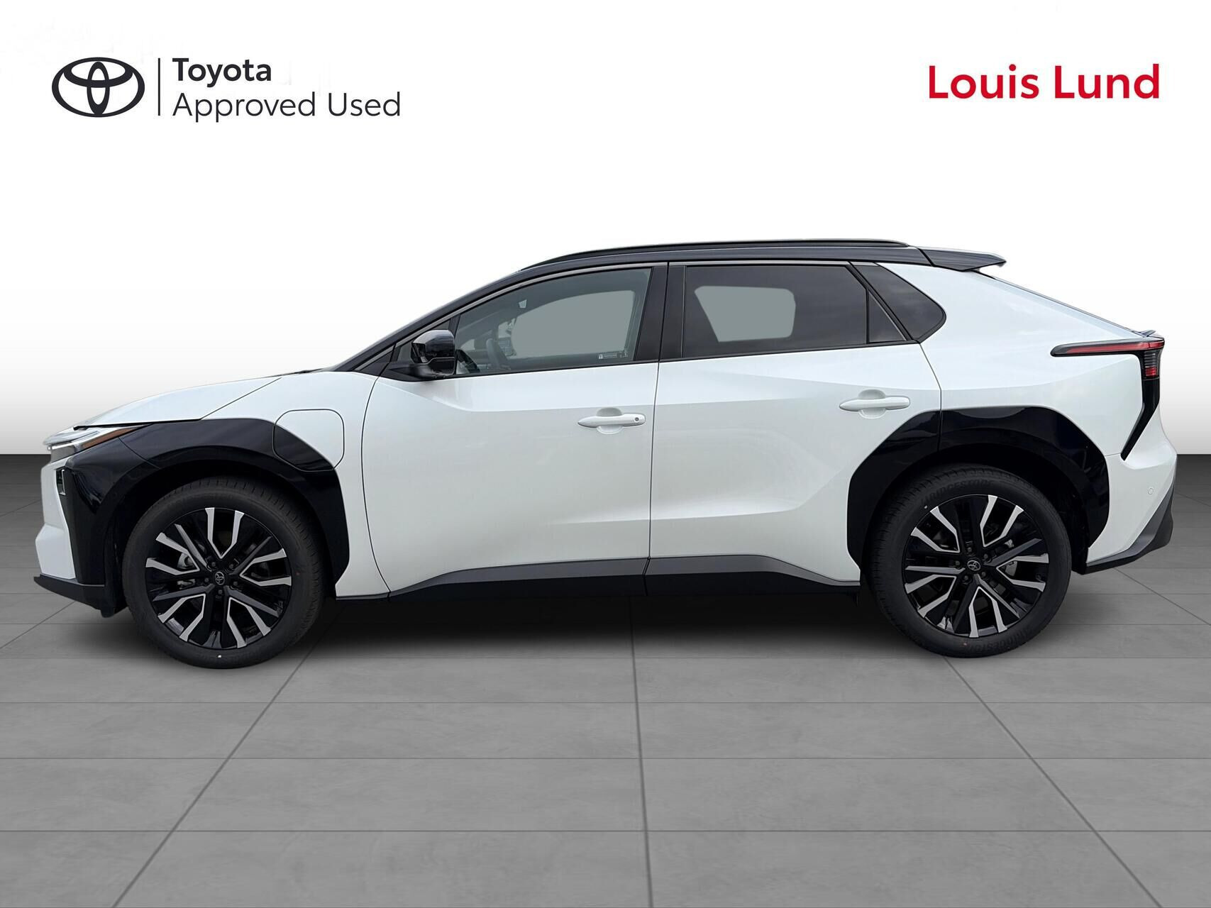 Hvid Toyota BZ4X fra 2026