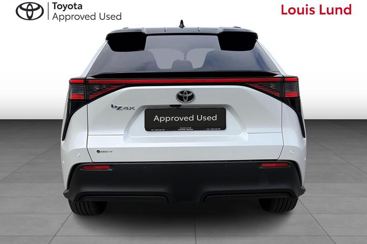 Hvid Toyota BZ4X fra 2026