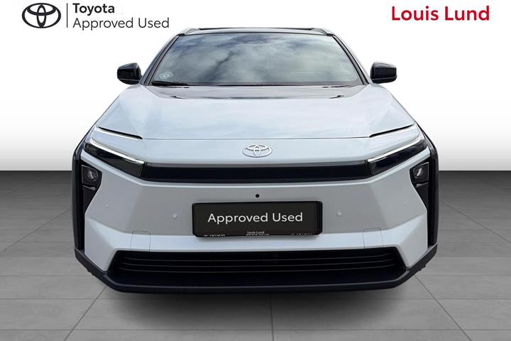 Hvid Toyota BZ4X fra 2026