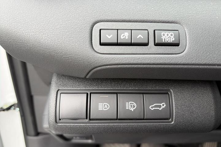 Hvid Toyota BZ4X fra 2026