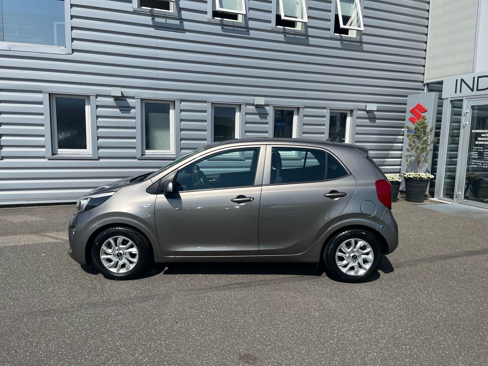 Grå Kia Picanto fra 2017
