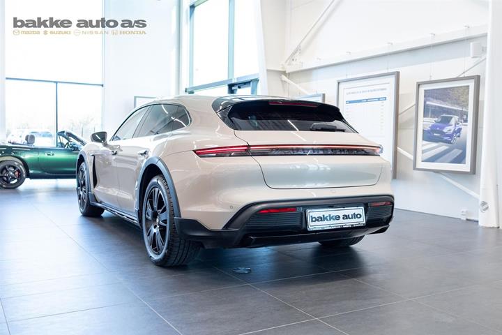 Beige Porsche Taycan fra 2021