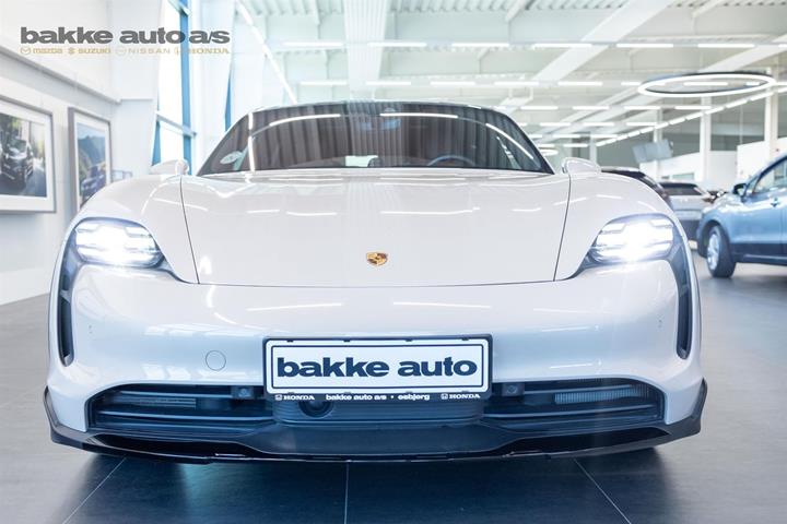 Beige Porsche Taycan fra 2021