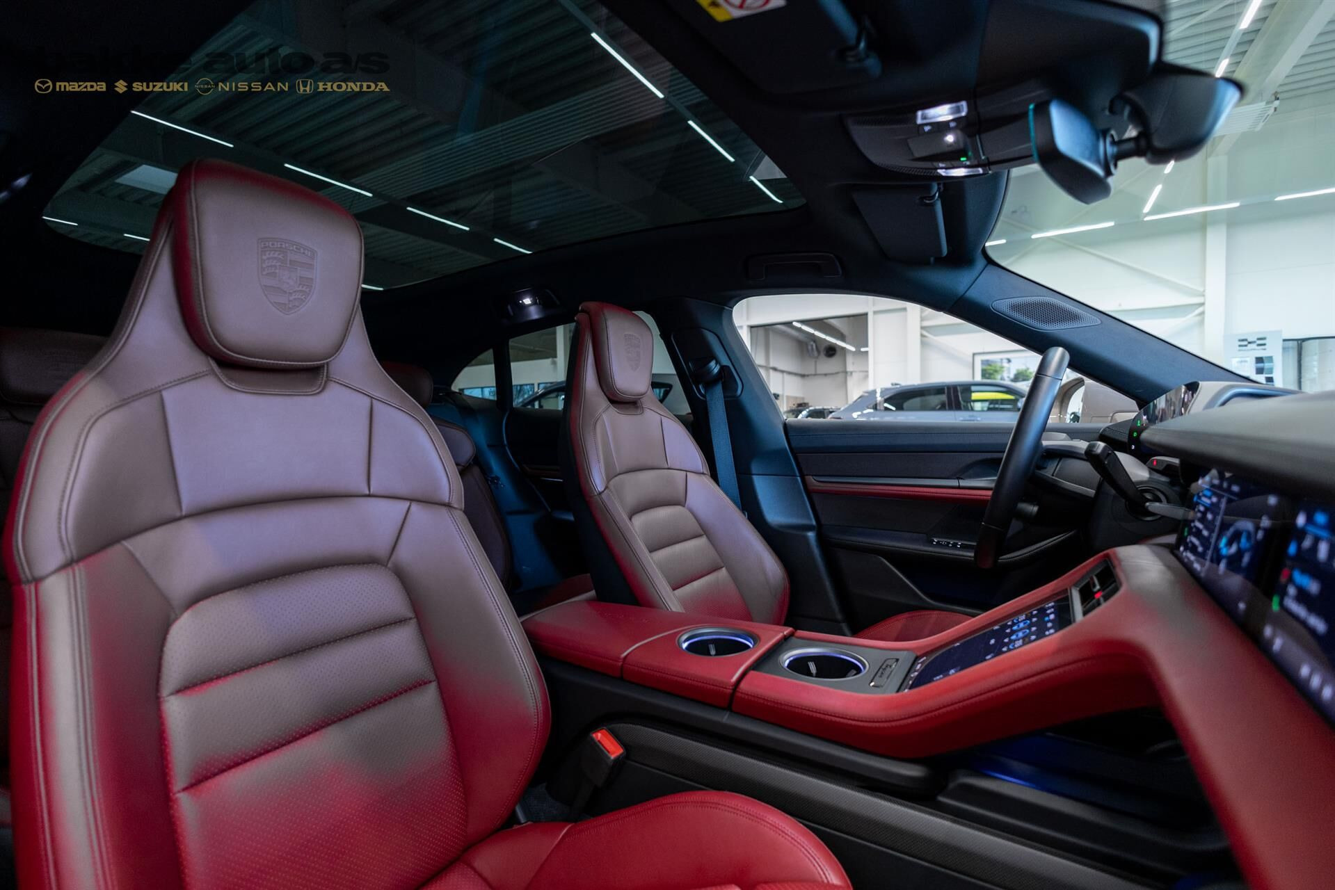 Beige Porsche Taycan fra 2021
