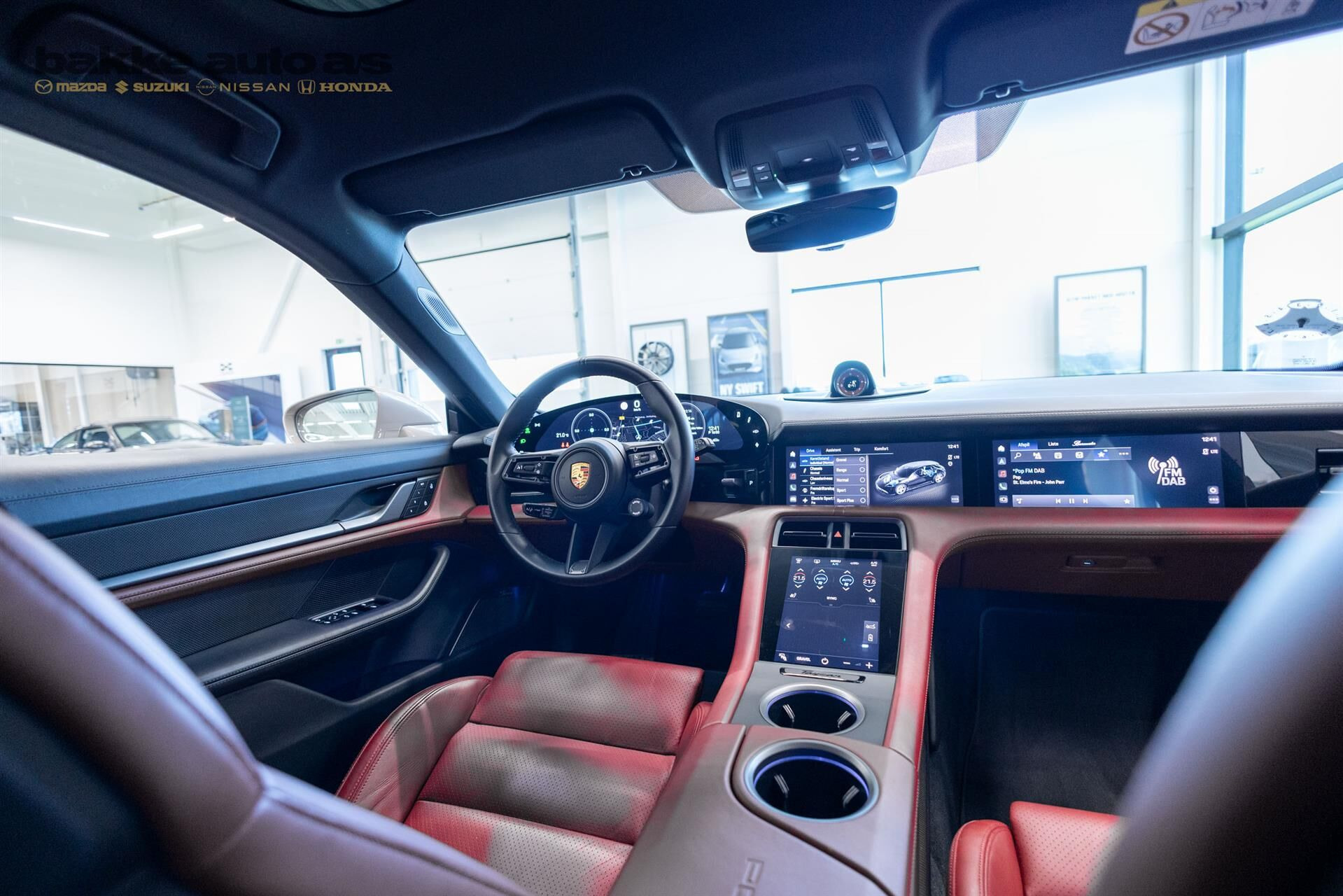 Beige Porsche Taycan fra 2021