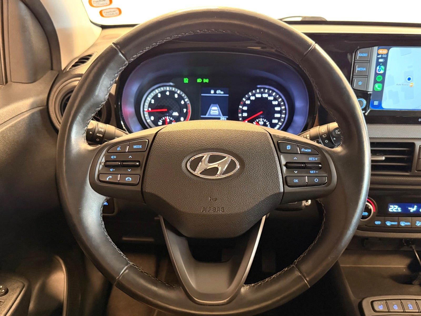 Blå Hyundai i10 fra 2020