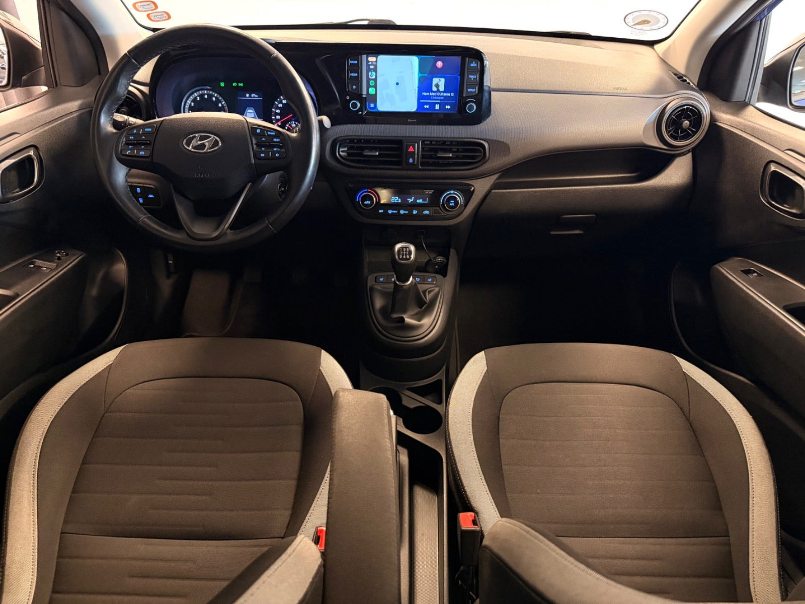 Blå Hyundai i10 fra 2020