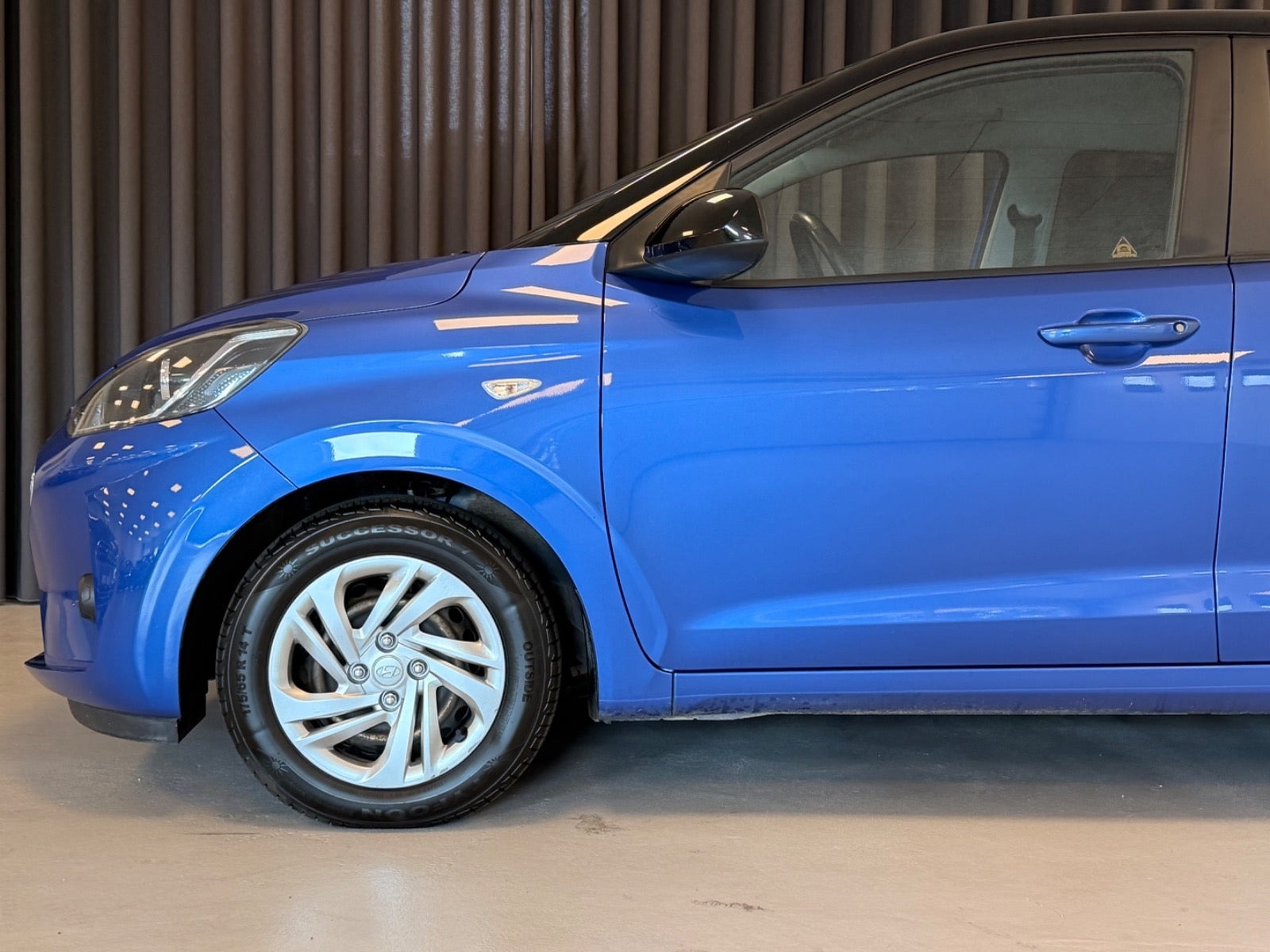 Blå Hyundai i10 fra 2020