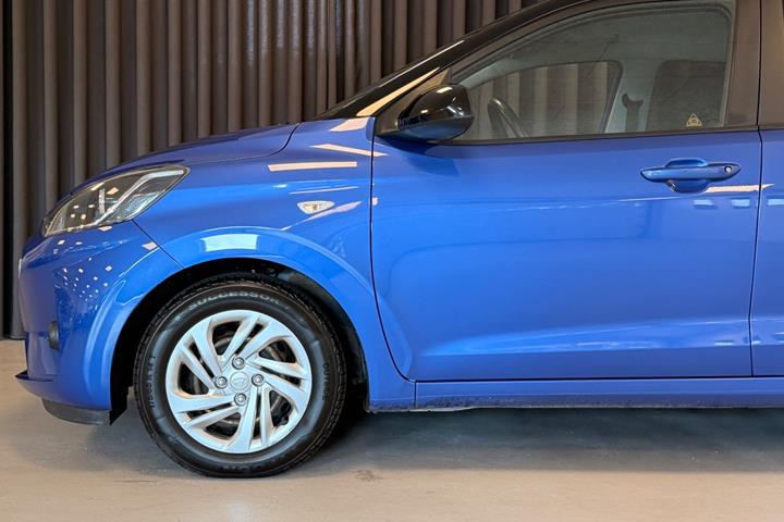 Blå Hyundai i10 fra 2020