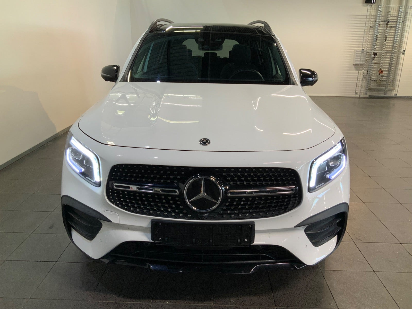 Hvid Mercedes GLB250 fra 2020