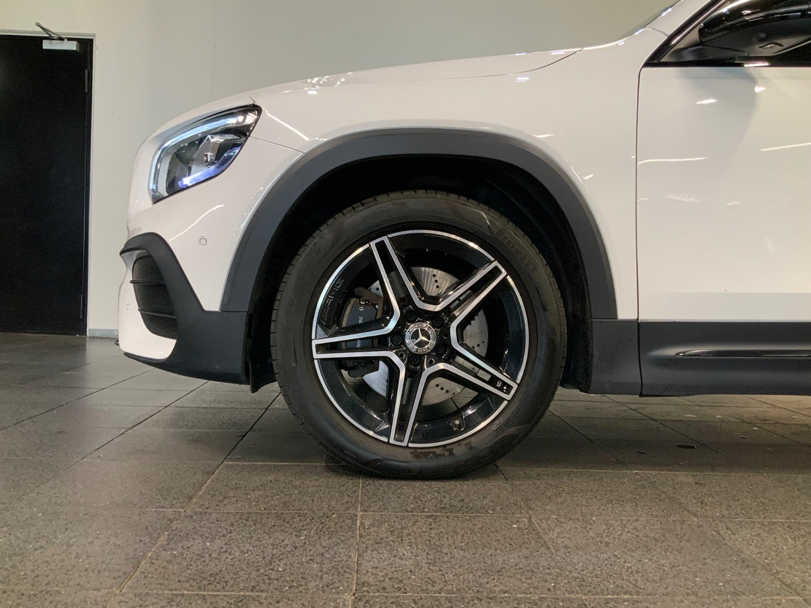 Hvid Mercedes GLB250 fra 2020