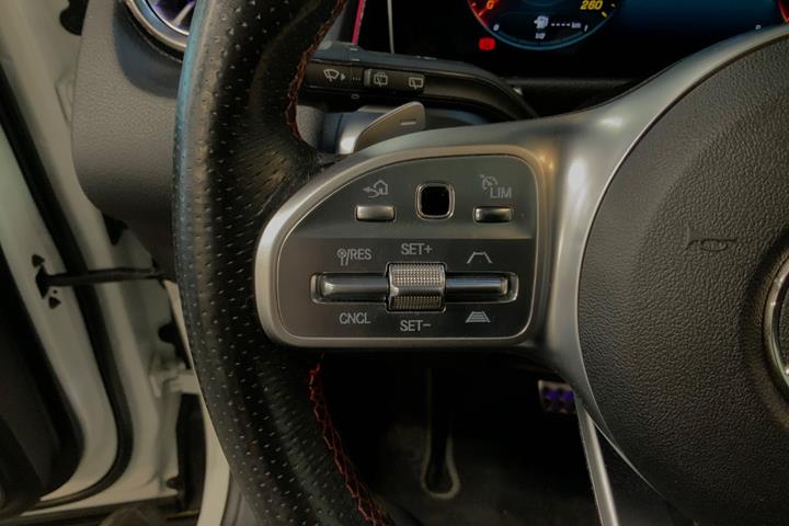 Hvid Mercedes GLB250 fra 2020