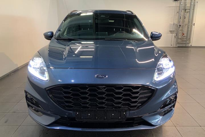 Blå Ford Kuga fra 2021
