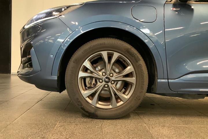 Blå Ford Kuga fra 2021
