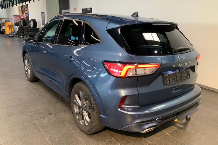 Blå Ford Kuga fra 2021