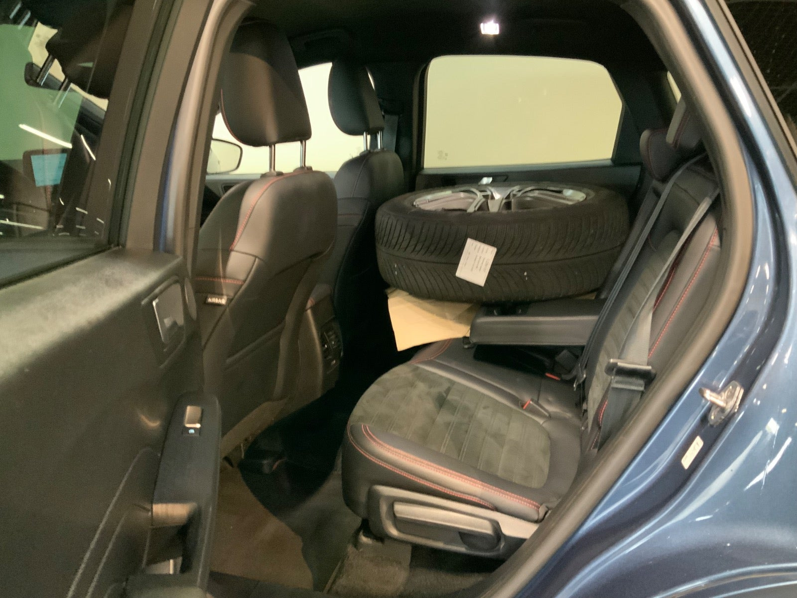 Blå Ford Kuga fra 2021