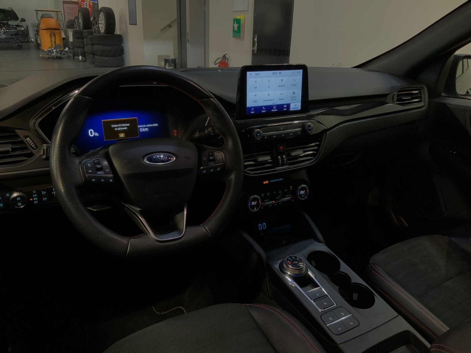 Blå Ford Kuga fra 2021