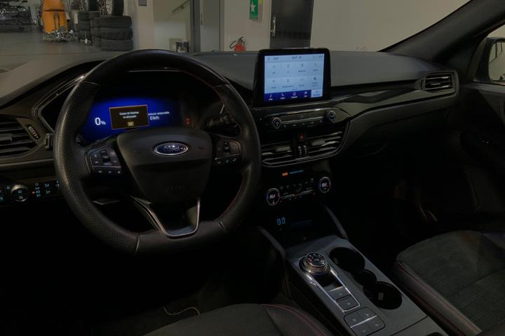 Blå Ford Kuga fra 2021