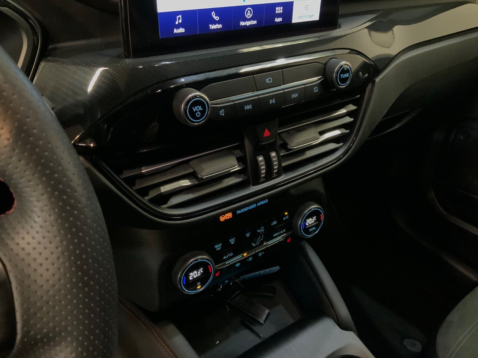 Blå Ford Kuga fra 2021