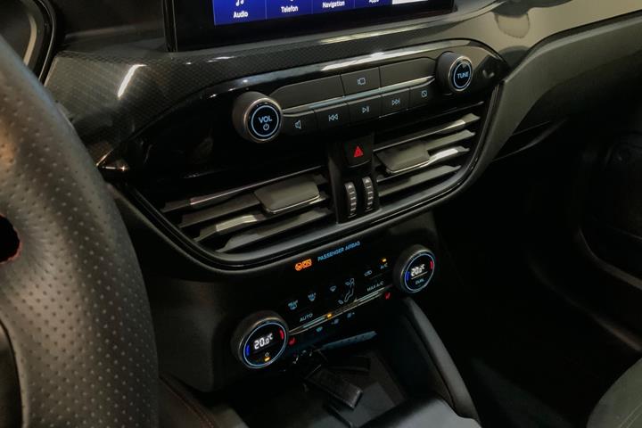 Blå Ford Kuga fra 2021