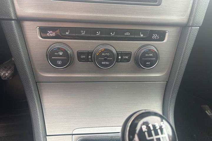 Sort VW Golf VII fra 2015