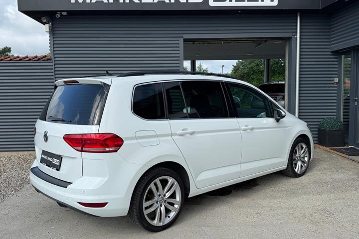 Hvid VW Touran fra 2019