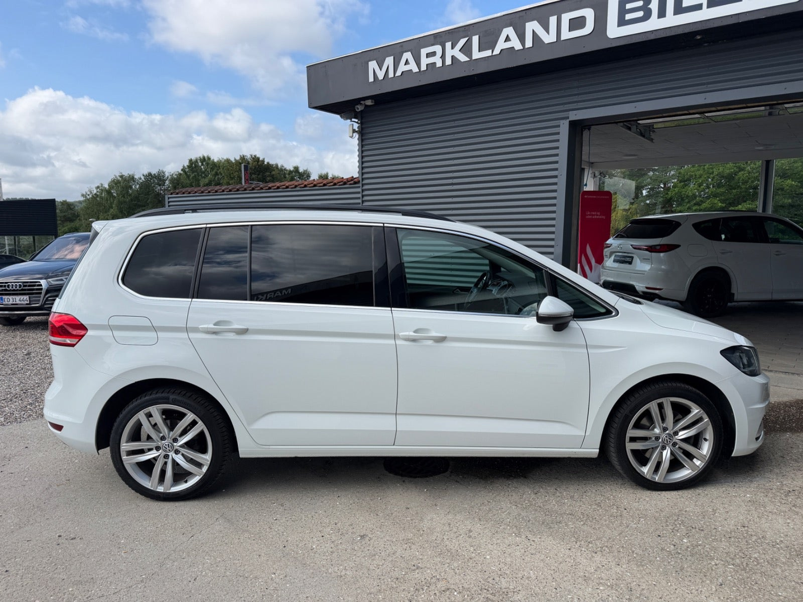 Hvid VW Touran fra 2019