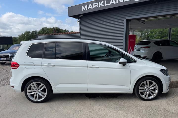 Hvid VW Touran fra 2019