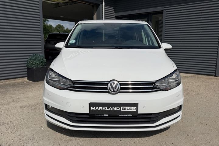 Hvid VW Touran fra 2019