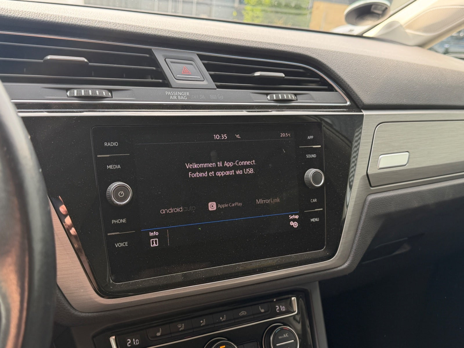 Hvid VW Touran fra 2019