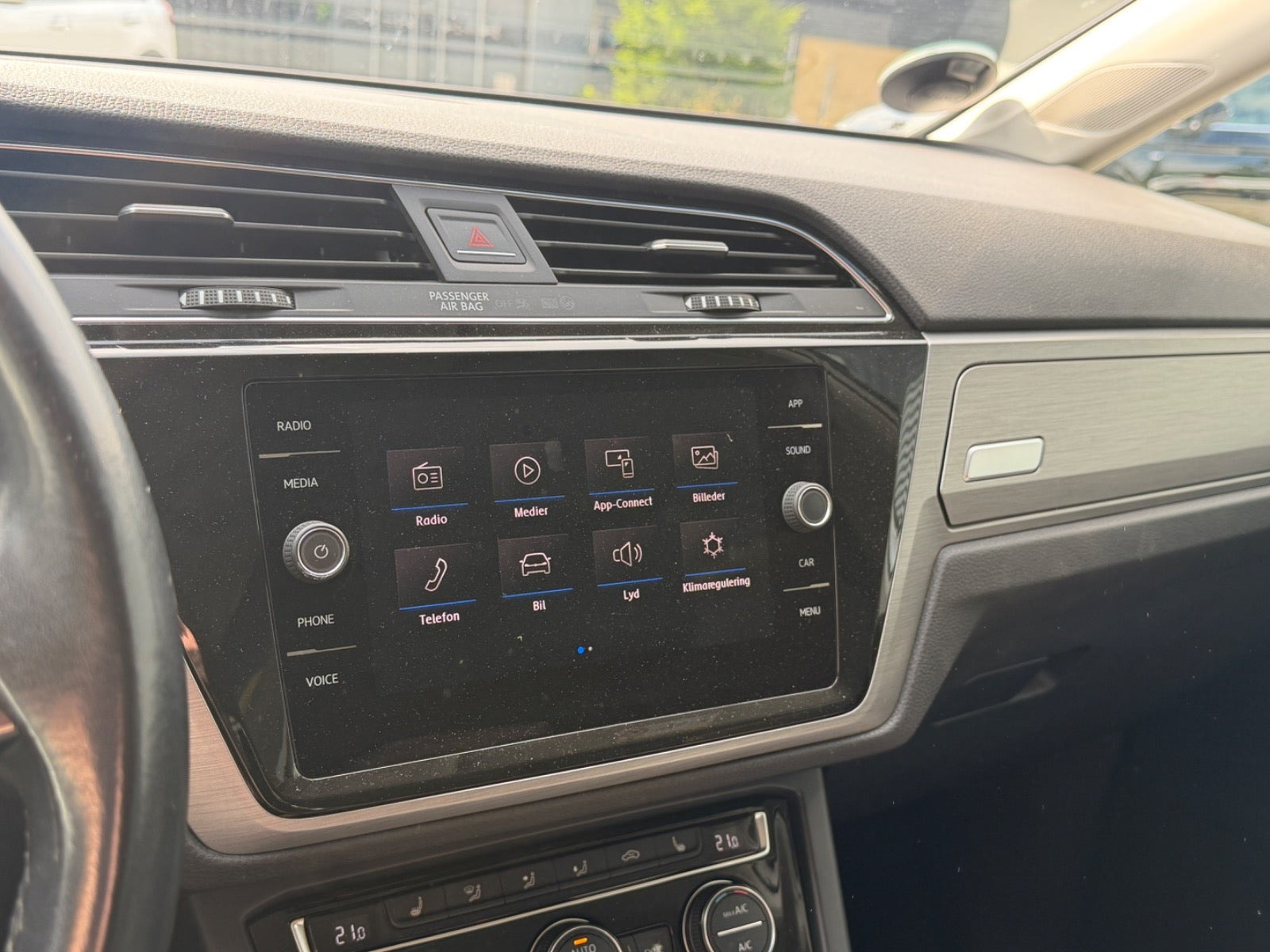 Hvid VW Touran fra 2019
