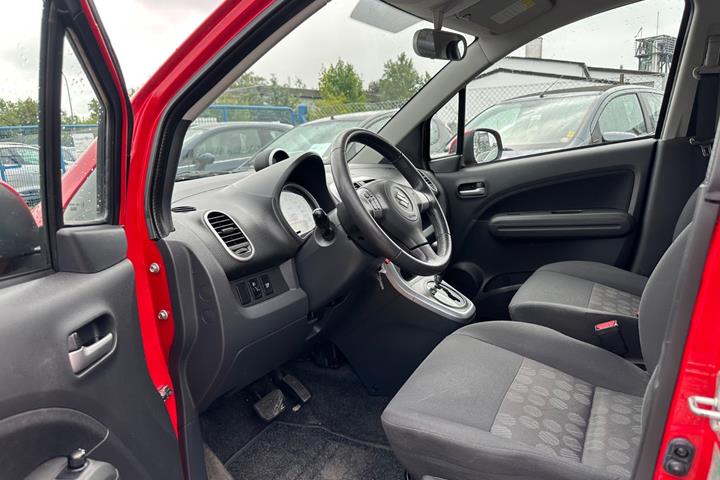 Rød Suzuki Splash fra 2010