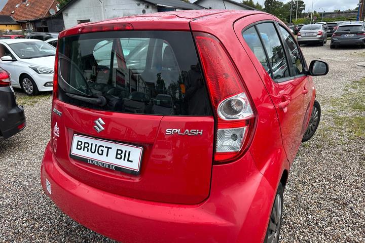 Rød Suzuki Splash fra 2010