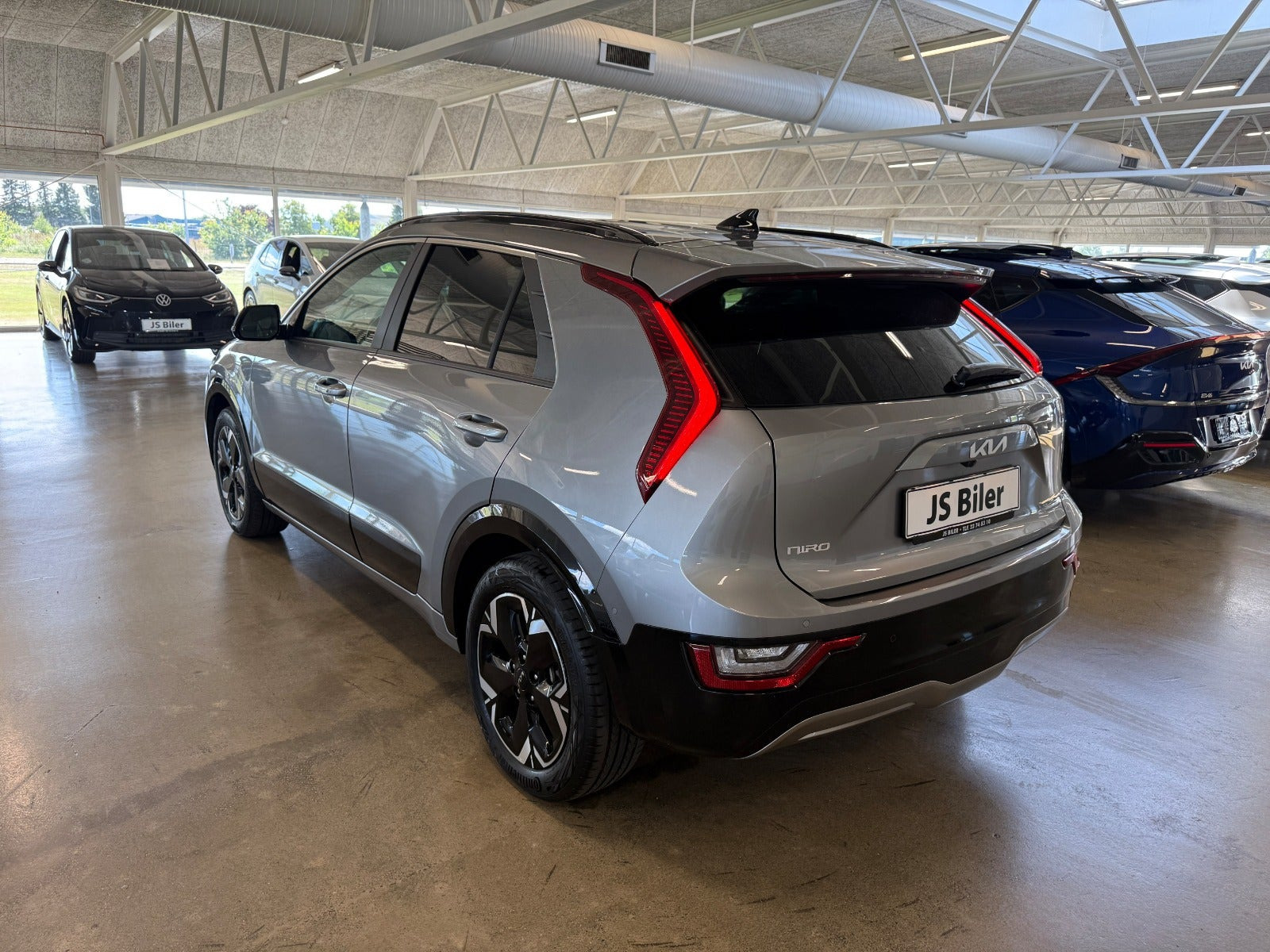 Grå Kia Niro fra 2024