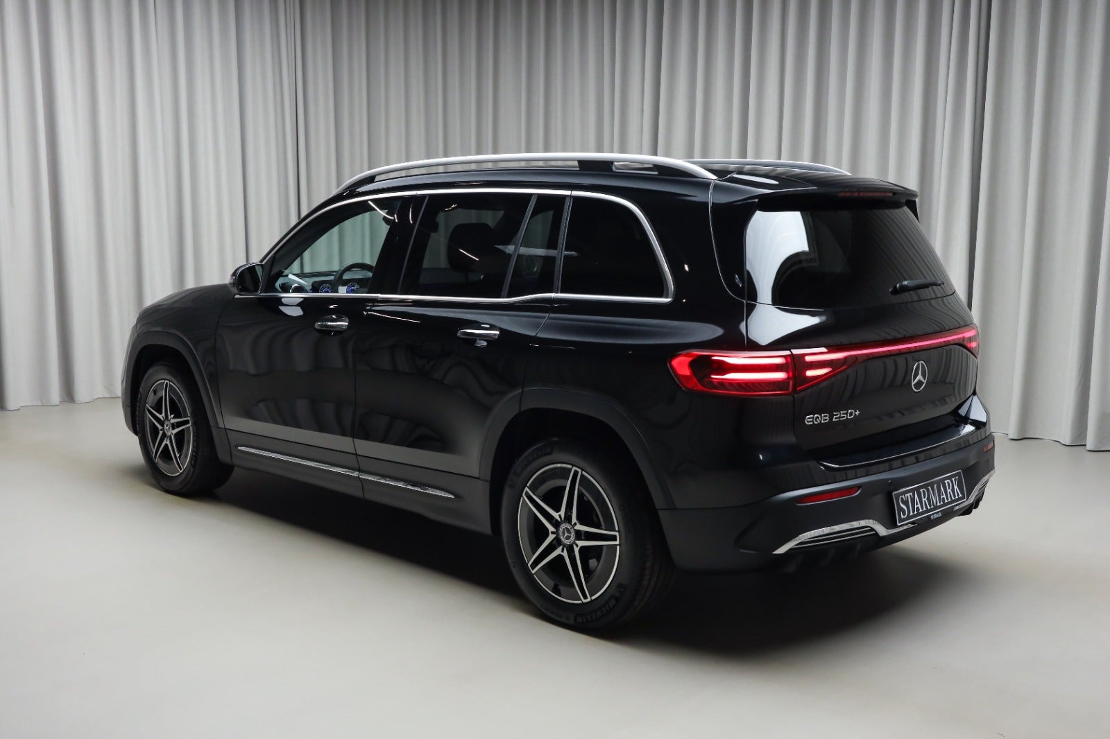 Sort Mercedes EQB250+ fra 2026