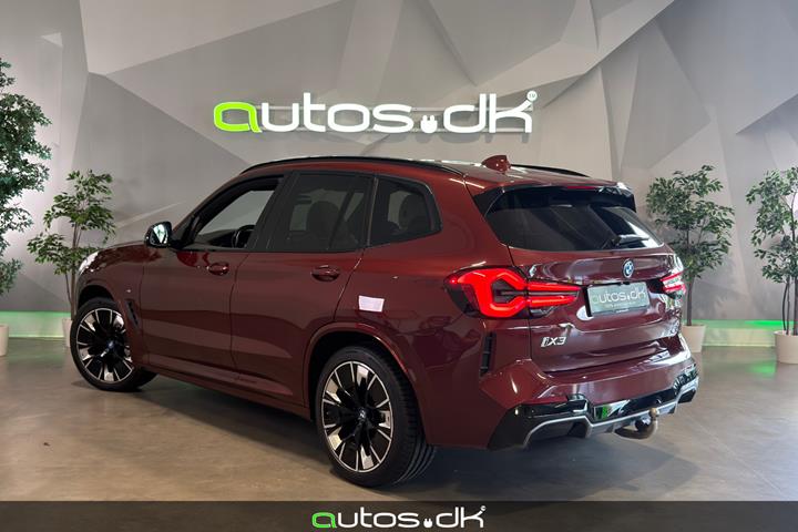 Rød BMW iX3 fra 2022