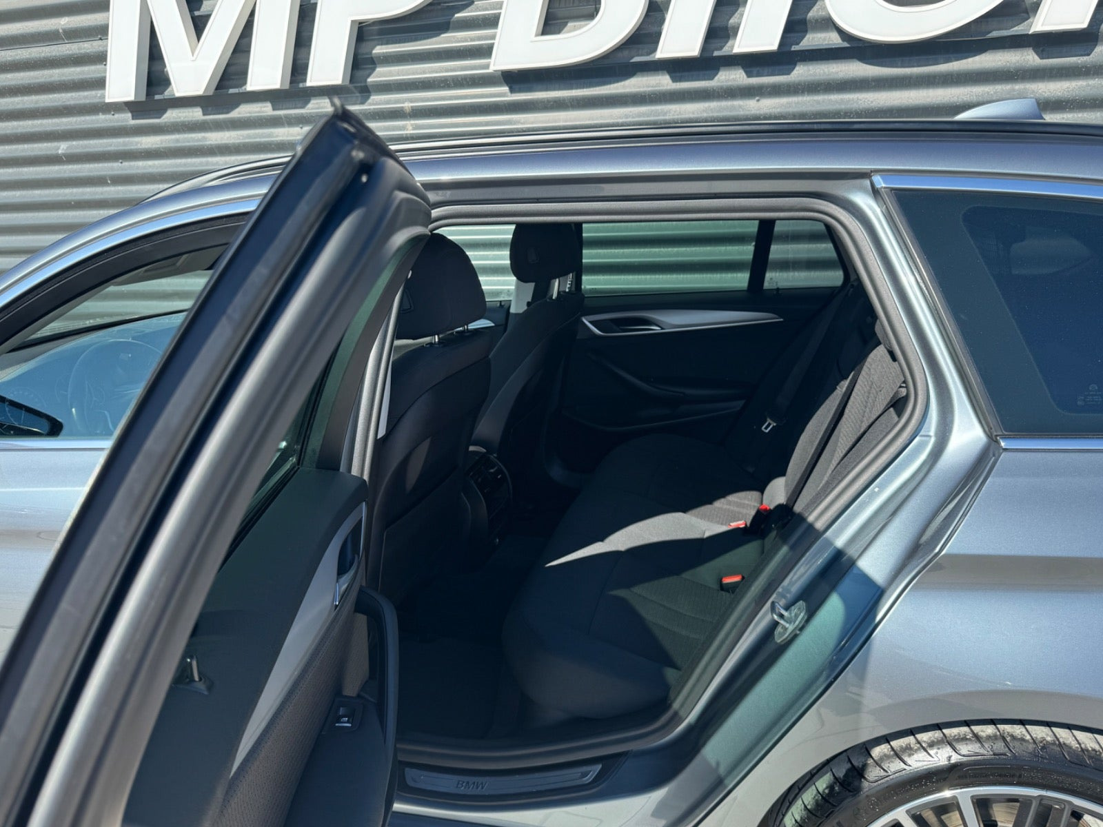 Blå BMW 520d fra 2018