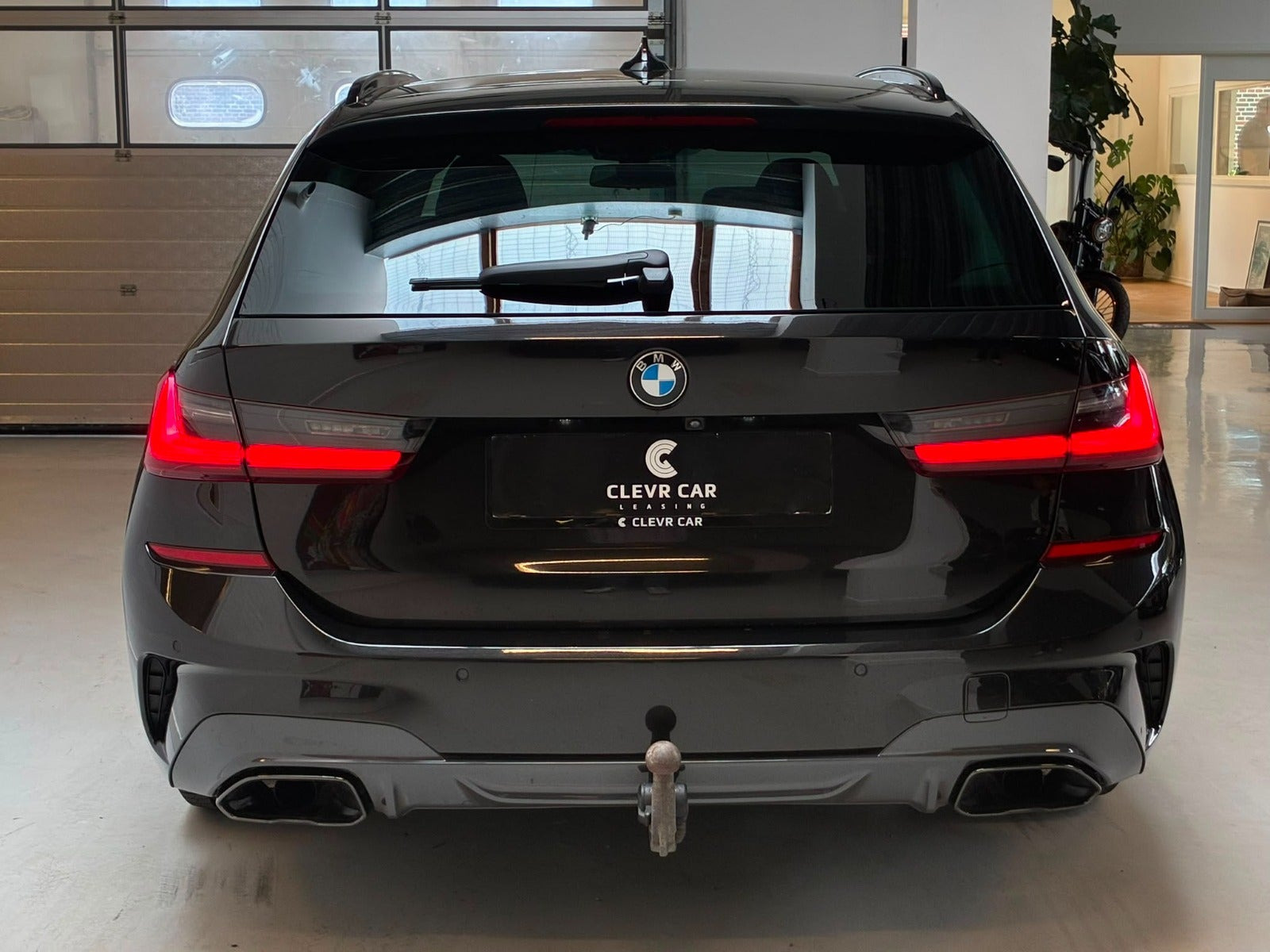 Sort BMW 330d fra 2020
