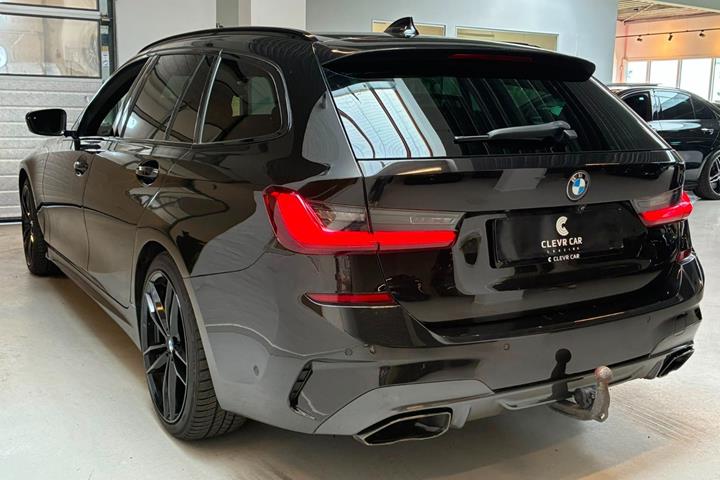 Sort BMW 330d fra 2020