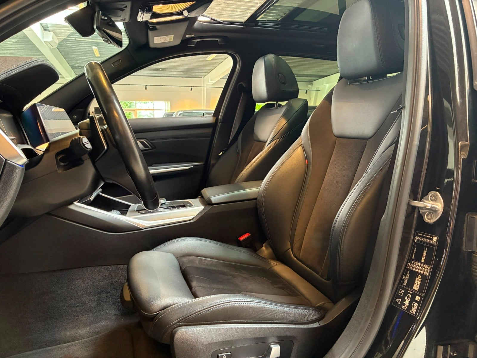 Sort BMW 330d fra 2020